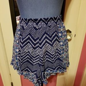 Short shorts w/ruffle on bottom